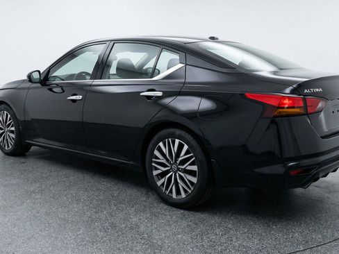 Used 2025 Nissan Altima 2.5 SV image 6