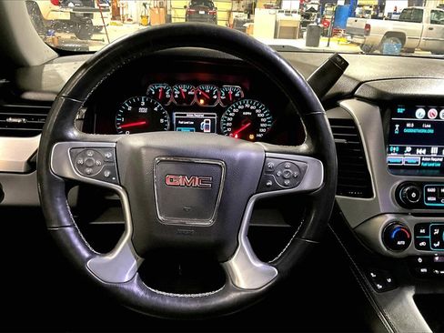 Used 2018 GMC Yukon XL SLT image 5