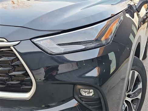 Used 2022 Toyota Highlander XLE image 11