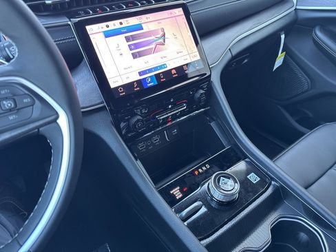 New 2025 Jeep Grand Cherokee L Limited image 30