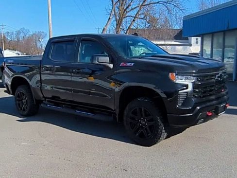 Used 2022 Chevrolet Silverado 1500 LT Trail Boss w/ Convenience Package II AWD/4WD image 2