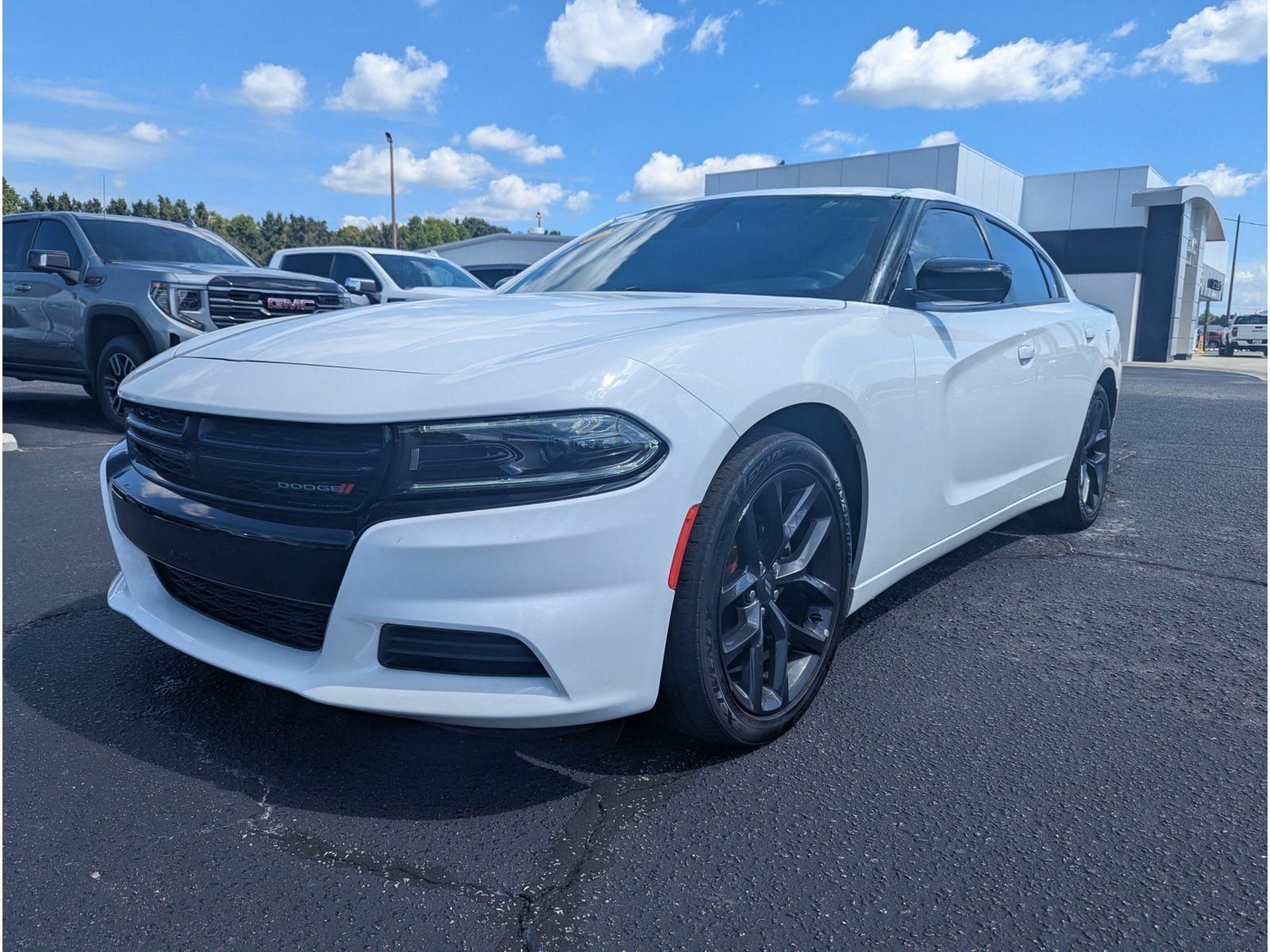 Used 2022 Dodge Charger SXT w/ Blacktop Package RWD image 6