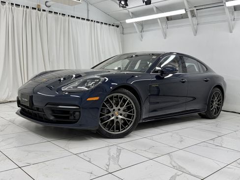 Certified 2023 Porsche Panamera 4 image 1
