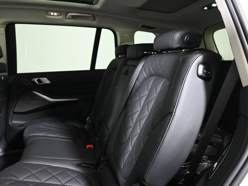 Used 2027 BMW X7 xDrive40i AWD/4WD image 4