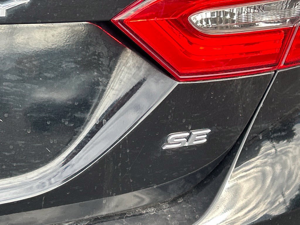 Used 2018 Toyota Camry SE w/ Convenience Package FWD image 9