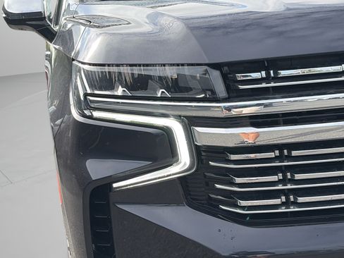 Used 2024 Chevrolet Suburban Premier RWD image 26