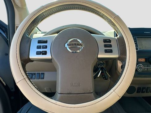 Used 2015 Nissan Frontier SL w/ Moonroof Package RWD image 10