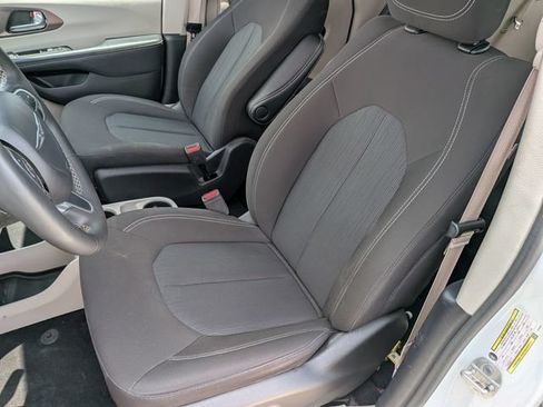 Used 2023 Chrysler Voyager LX FWD image 12