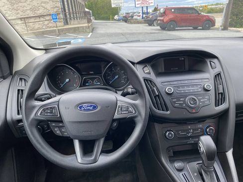 Used 2018 Ford Focus SE FWD image 25