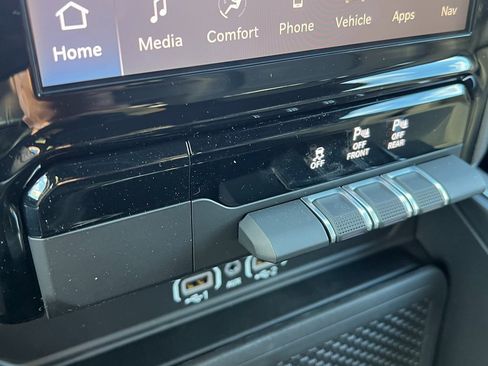 New 2026 RAM 1500 4x4 Crew Cab image 28