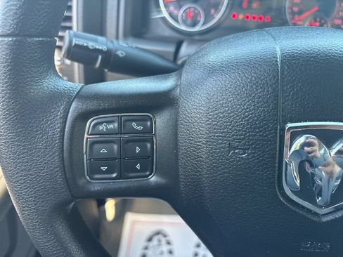 Used 2021 RAM 1500 4x4 Crew Cab Classic w/ Chrome Appearance Group image 19