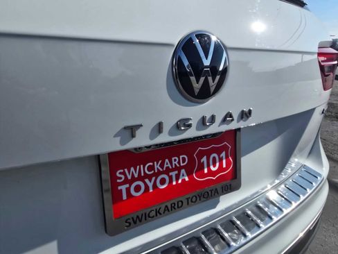 Used 2022 Volkswagen Tiguan SE image 16
