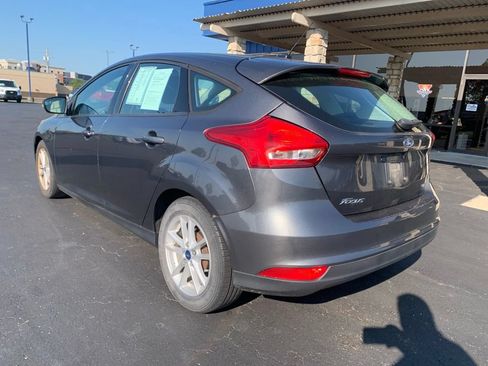 Used 2017 Ford Focus SE FWD image 6