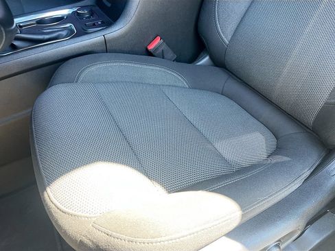 Used 2023 Chevrolet Traverse LT FWD image 18