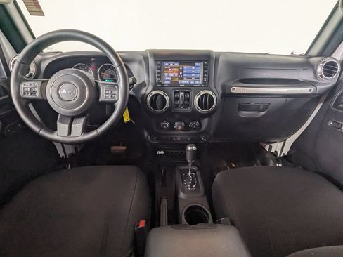 Used 2017 Jeep Wrangler Unlimited Sahara w/ Max Tow Package AWD/4WD image 13