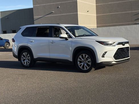 Used 2024 Toyota Grand Highlander Limited FWD image 5