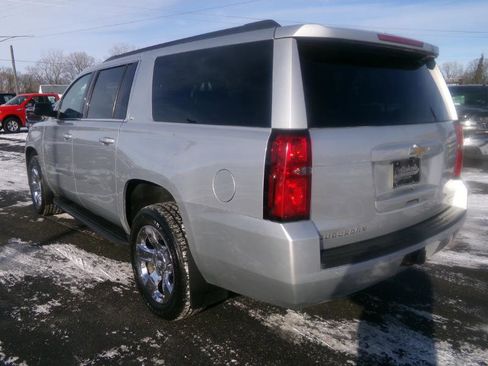 Used 2019 Chevrolet Suburban LT image 8