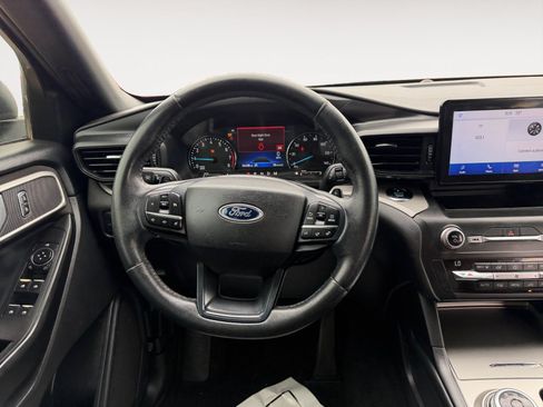 Used 2020 Ford Explorer XLT RWD image 12