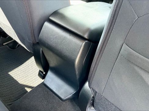 Used 2022 Subaru Crosstrek 2.0i Premium w/ Popular Package #2 image 32