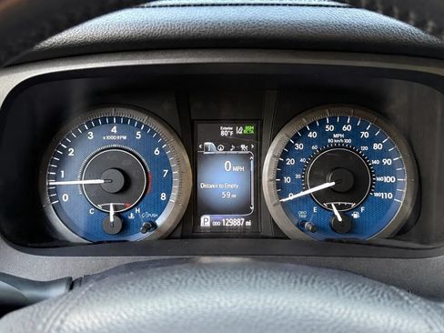 Used 2020 Toyota Sienna XLE w/ XLE Navigation Package FWD image 23