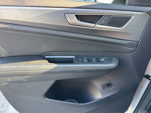 Used 2024 Volkswagen Atlas Cross Sport SE w/ Panoramic Sunroof Package image 25