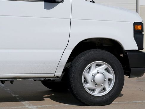 Used 2014 Ford E-150 and Econoline 150 w/ Power Group RWD image 27