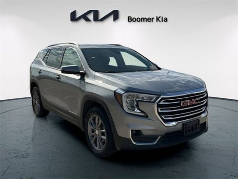 Used 2024 GMC Terrain SLT image 3