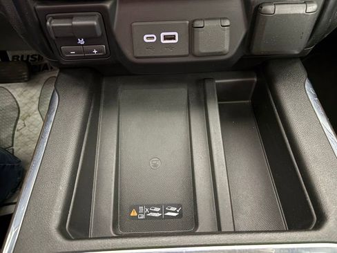 Used 2023 Chevrolet Silverado 2500 High Country w/ Technology Package image 31