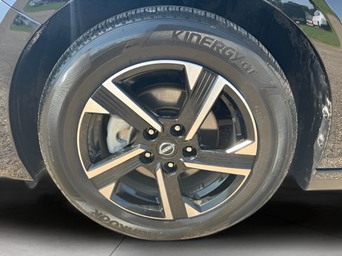 Used 2025 Nissan Sentra SV FWD image 11