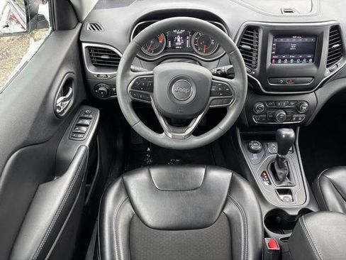 Used 2020 Jeep Cherokee Latitude Plus image 18