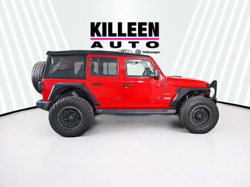 Used 2018 Jeep Wrangler Unlimited Sahara w/ Uconnect 4C Nav & Sound Group image 8