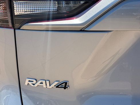 Certified 2023 Toyota RAV4 LE AWD/4WD image 33