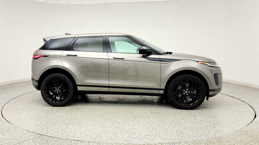 Used 2023 Land Rover Range Rover Evoque SE AWD/4WD image 4