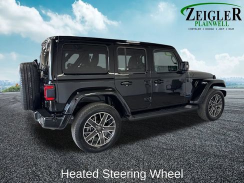 Used 2023 Jeep Wrangler Unlimited Sahara AWD/4WD image 6