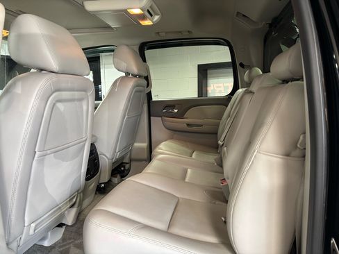 Used 2013 Chevrolet Avalanche LTZ image 13