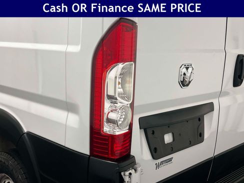 Used 2025 RAM ProMaster 2500 w/ Convenience Group FWD image 9