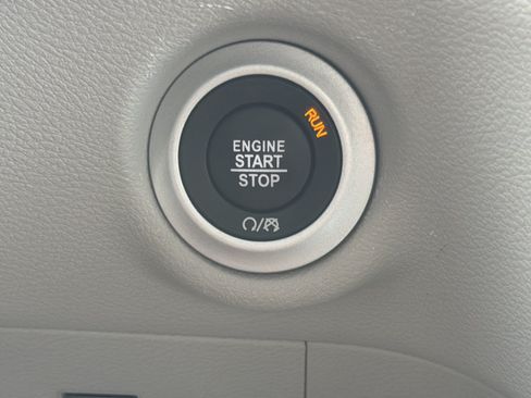 Used 2024 Chrysler Pacifica Touring-L FWD image 28