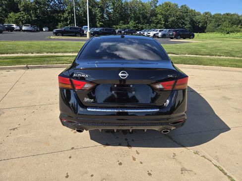 Used 2023 Nissan Altima 2.5 SL FWD image 8