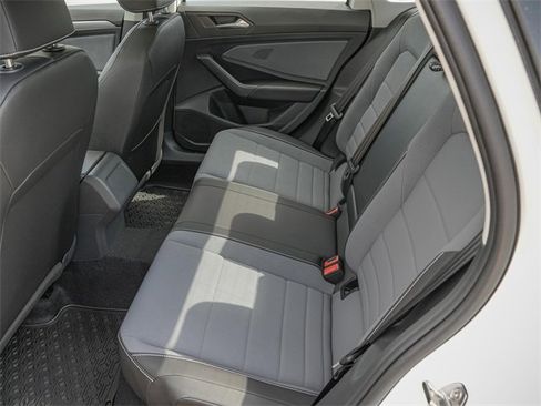 Certified 2025 Volkswagen Jetta SE image 21