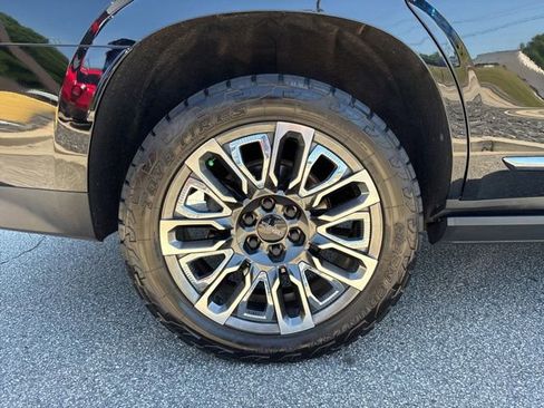 Used 2023 GMC Yukon Denali Ultimate AWD/4WD image 8