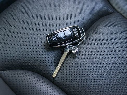 Used 2021 Audi Q8 Prestige image 41