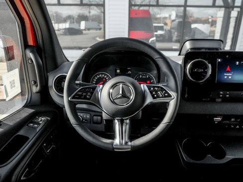 Used 2025 Mercedes-Benz Sprinter 2500 image 19