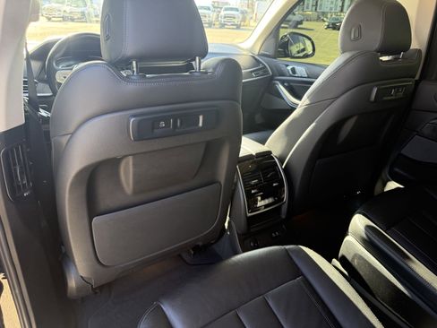 Used 2022 BMW X7 xDrive40i w/ Premium Package image 16