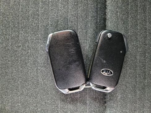 Used 2020 Kia Soul S FWD image 32
