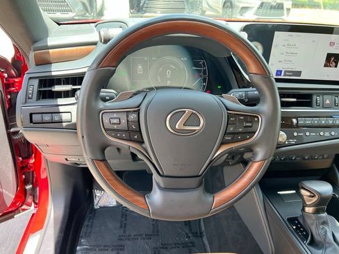Certified 2025 Lexus ES 300h w/ Technology Package FWD image 13