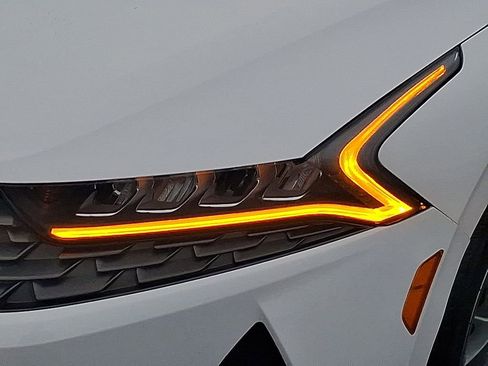 Used 2022 Kia K5 LXS image 12