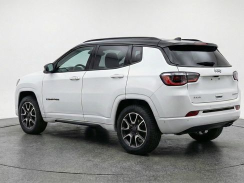 Used 2025 Jeep Compass Trailhawk AWD/4WD image 6