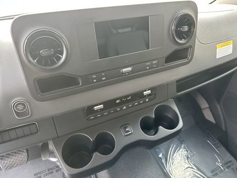Used 2019 Mercedes-Benz Sprinter 2500 image 29