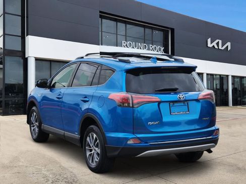 Used 2018 Toyota RAV4 LE AWD/4WD image 6