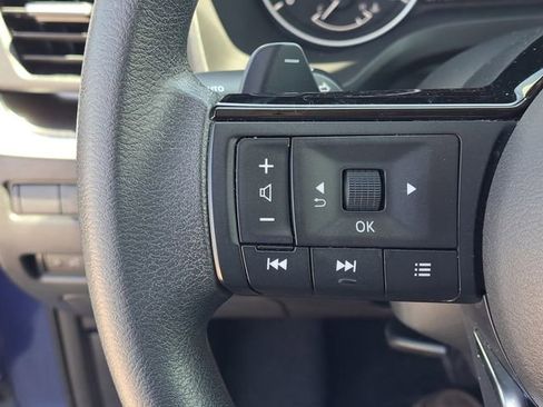 Used 2023 Nissan Rogue SV image 10